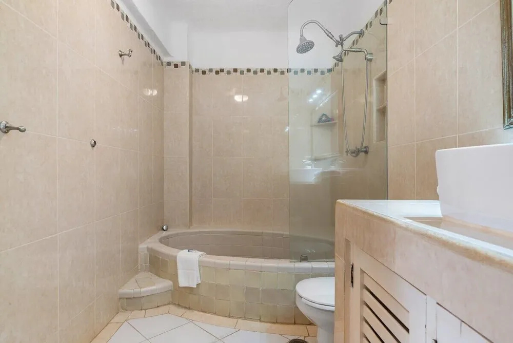 Ocean View 2Br Condo-balcony-beach-pool - 305