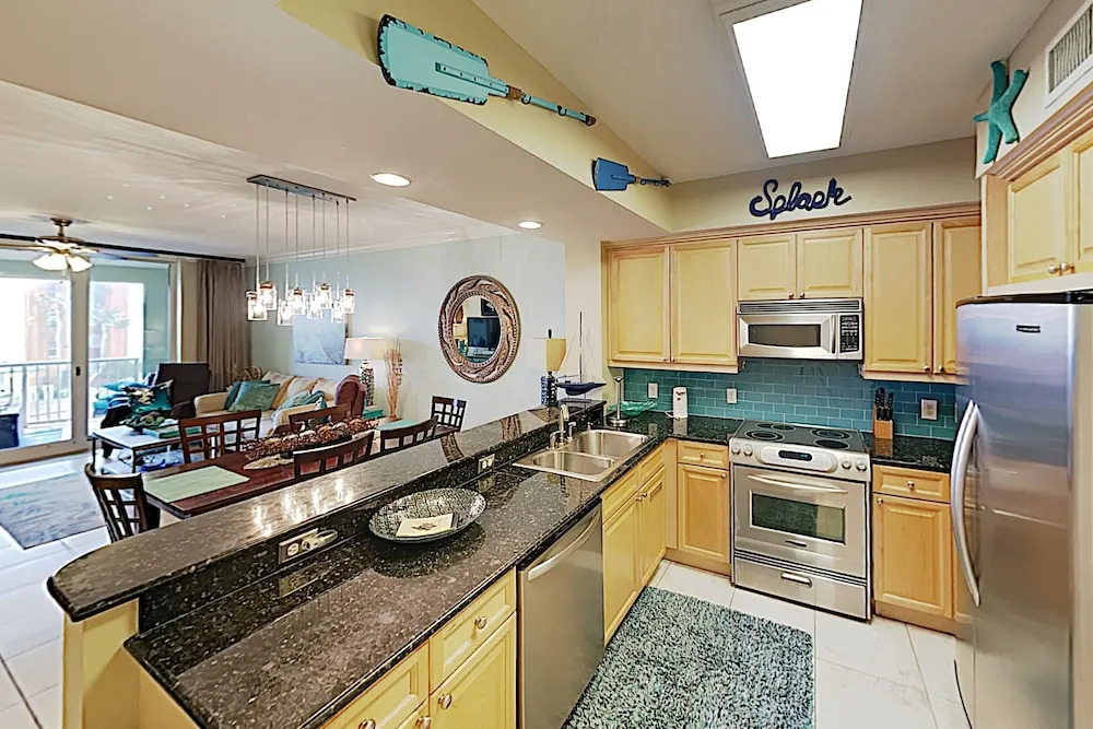 New Listing! Lovely Azure W/ Gulf-front Pool 3 Bedroom Condo