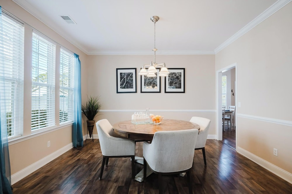 Dogs Welcome! Adorable 3-bedroom Coastal Home in Historic Old Town Bluffton
