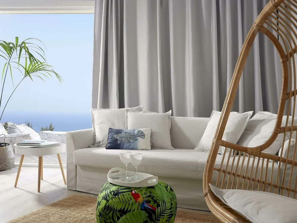 Villa in Agia Pelagia With Pool & Sea Views