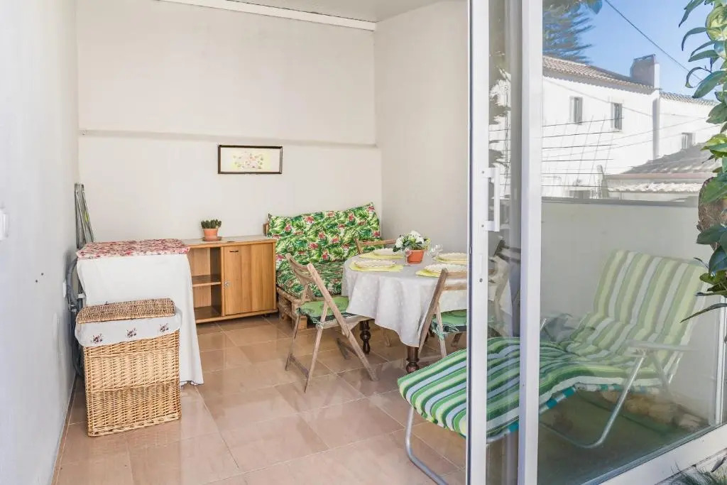 2 Bedroom house and Garden Lounge