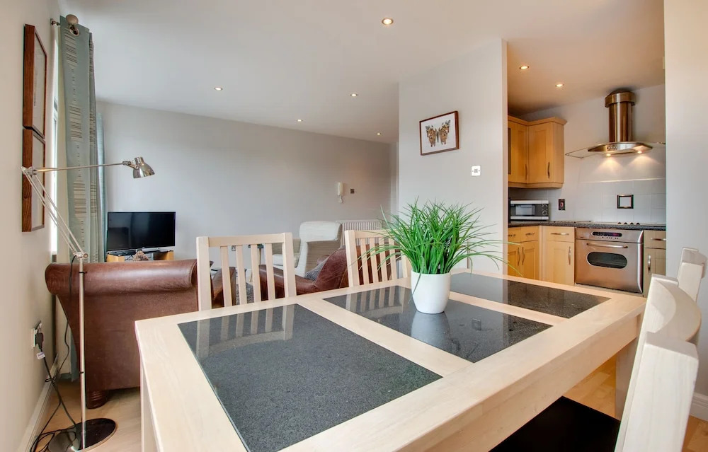 2 Bed Sleeps 3 Newcastle Quayside Views