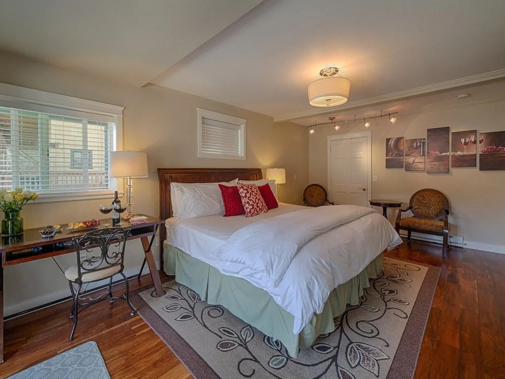 Beachside Villa Suites and Vacation Rentals