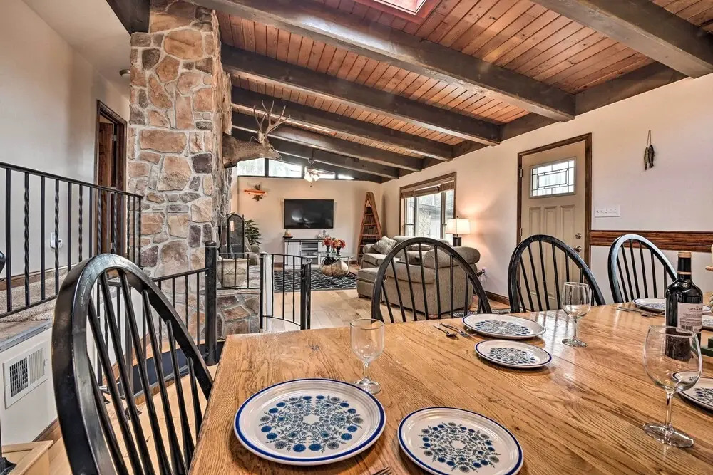 Indian Lake Retreat w/ Wet Bar & Covered Deck