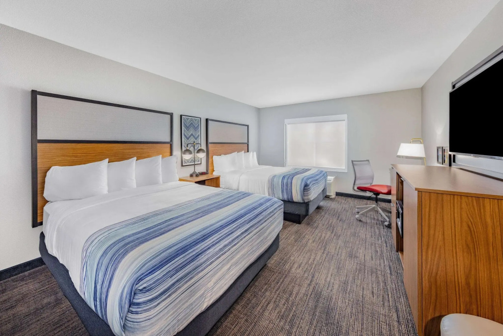 AmericInn by Wyndham International Falls