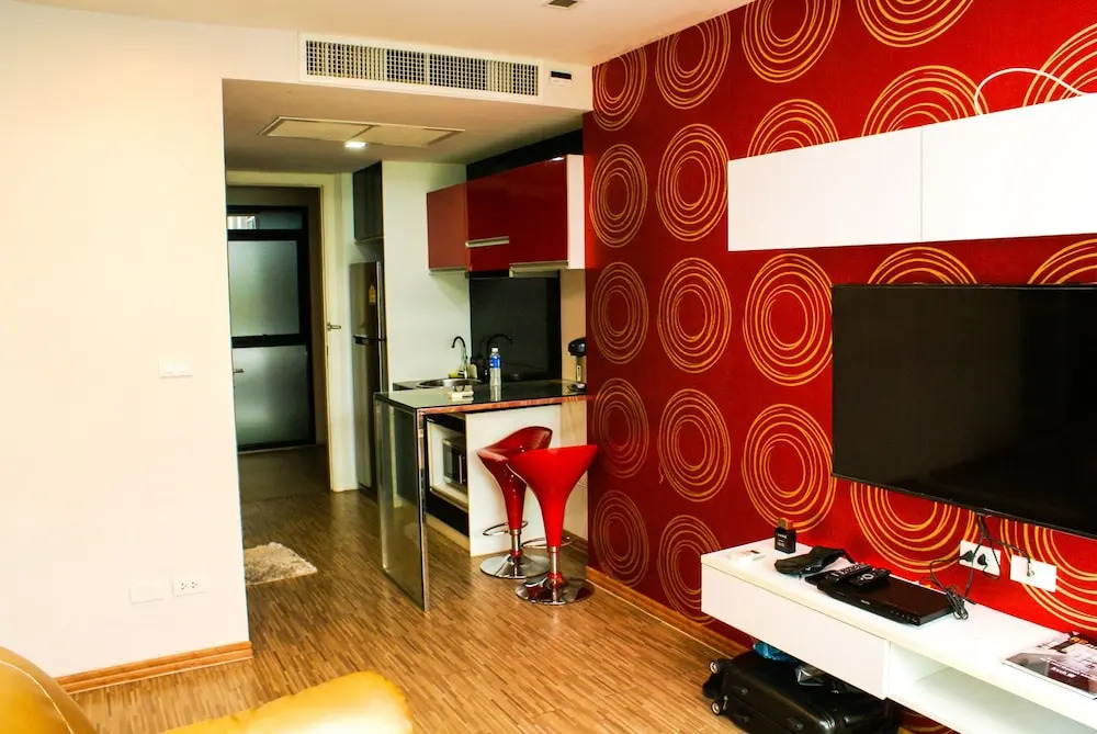 Sixty Six Pattaya Beach Road Apartment