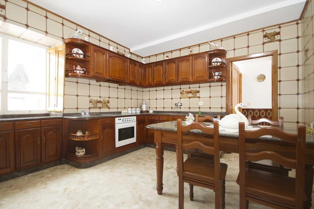House - 5 Bedrooms with Sea views - 107775