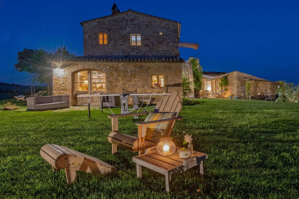 Beautiful Luxury Independent Villa With 13 Sleeps -prugnolo