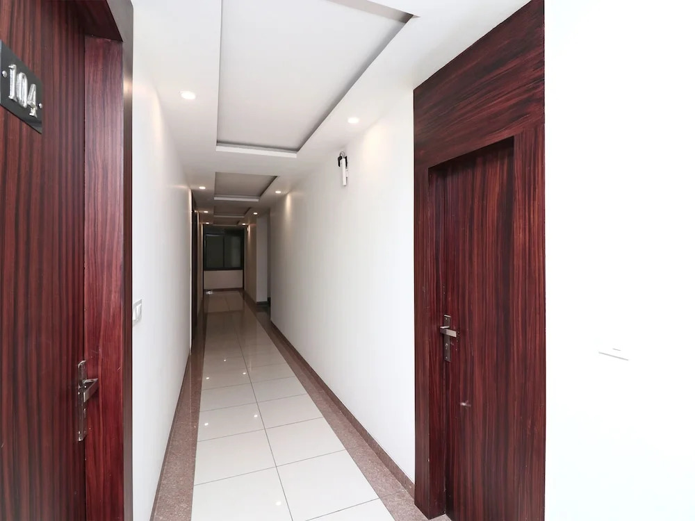 OYO 15116 Woods Inn