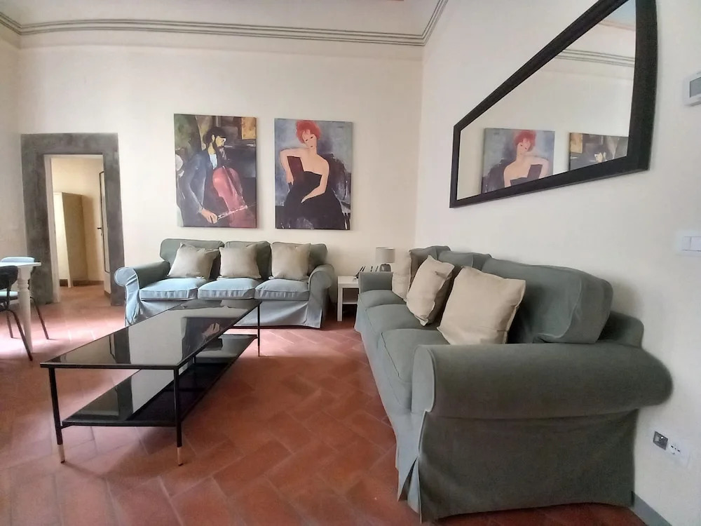 Moro in Firenze With 4 Bedrooms and 2 Bathrooms