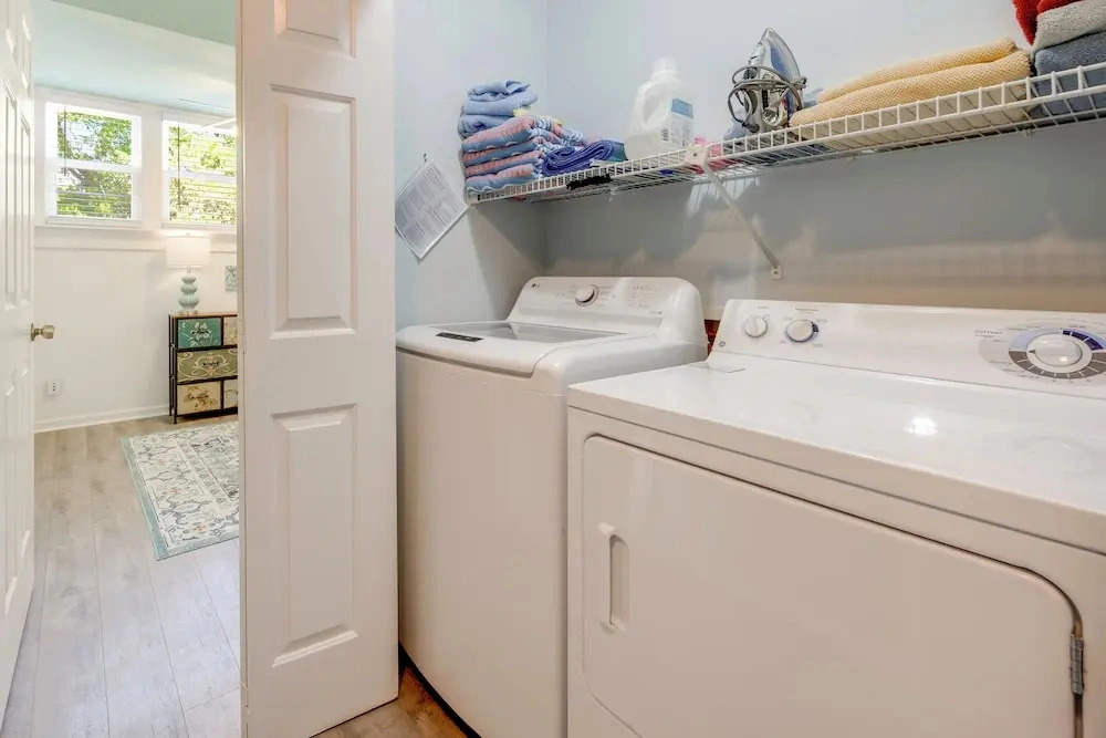 Walk to Eats & Drinks! Stylish Murrells Inlet Stay
