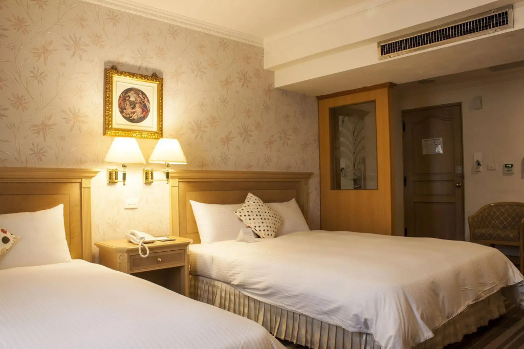 Cambridge Tainan Hotel