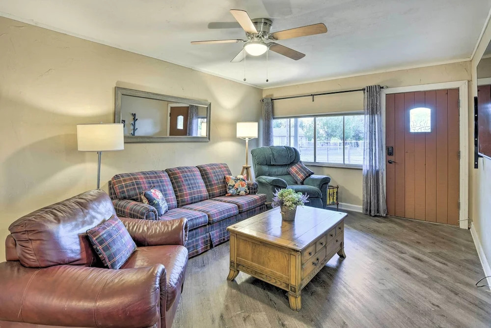 Cozy Graham Retreat ~ 3 Mi to Lake Eddleman!
