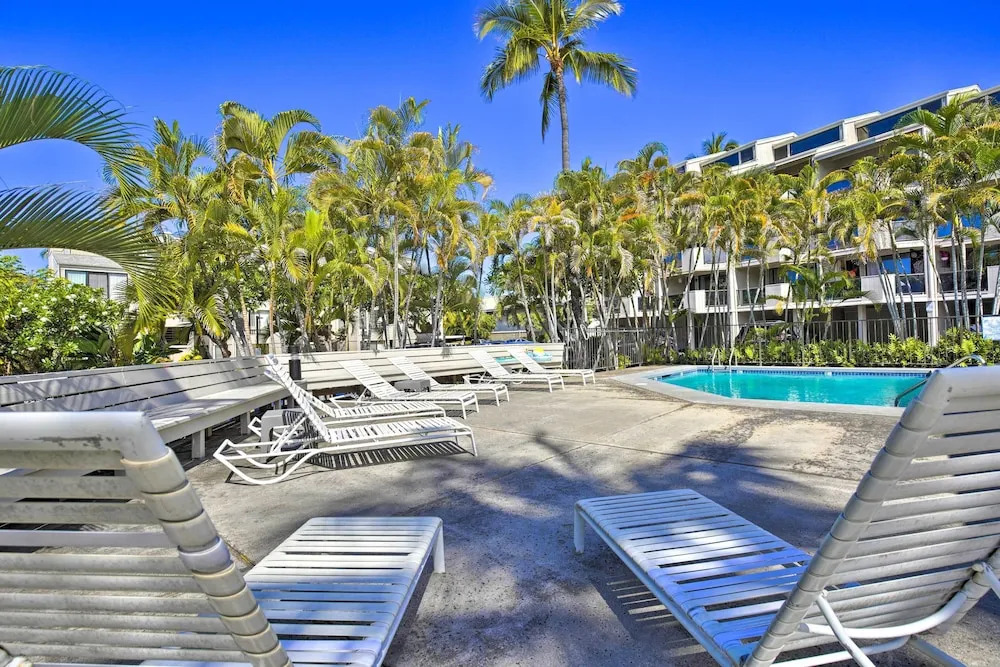 Big Island Condo w/ Pool Access: Walk to Beach!