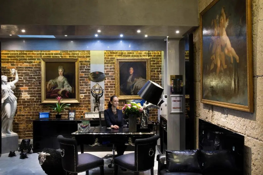 Hotel Plaza Elysées