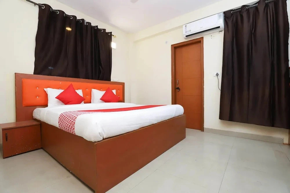 Diamond Plaza by OYO Rooms