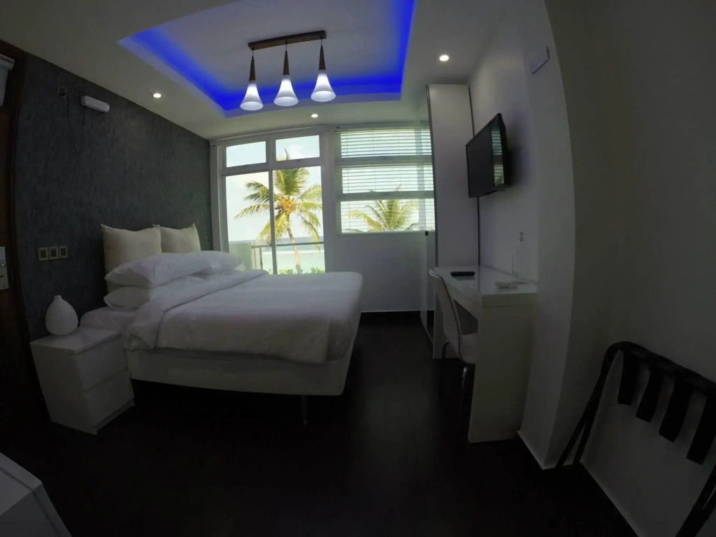 Airport Beach Hotel