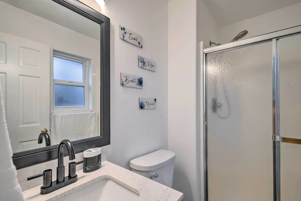 Pet-friendly PNW Home, 1 Mi to Rockaway Beach