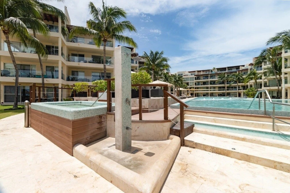 Elements Penthouse 5 3 Bedroom Condo by RedAwning