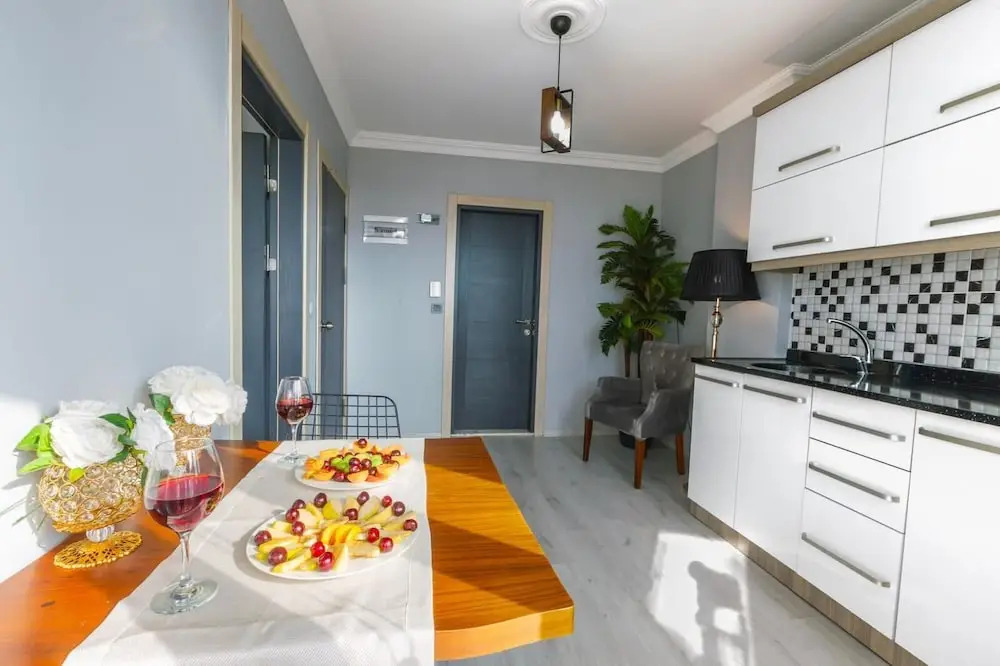 Li̇fe Pool Sui̇te Hotel