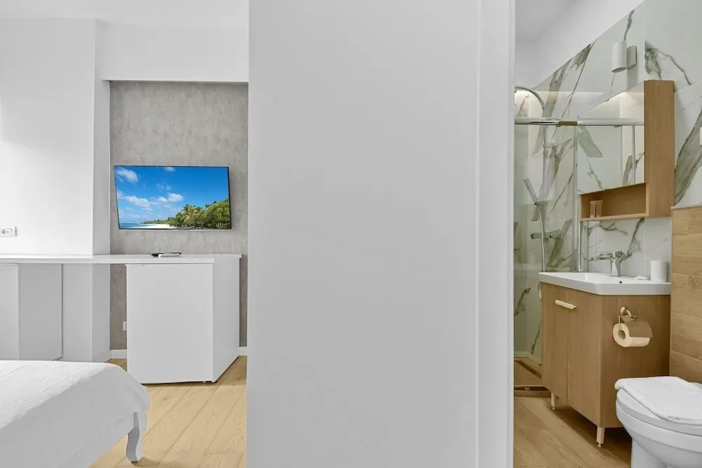 Small & Chic Studio