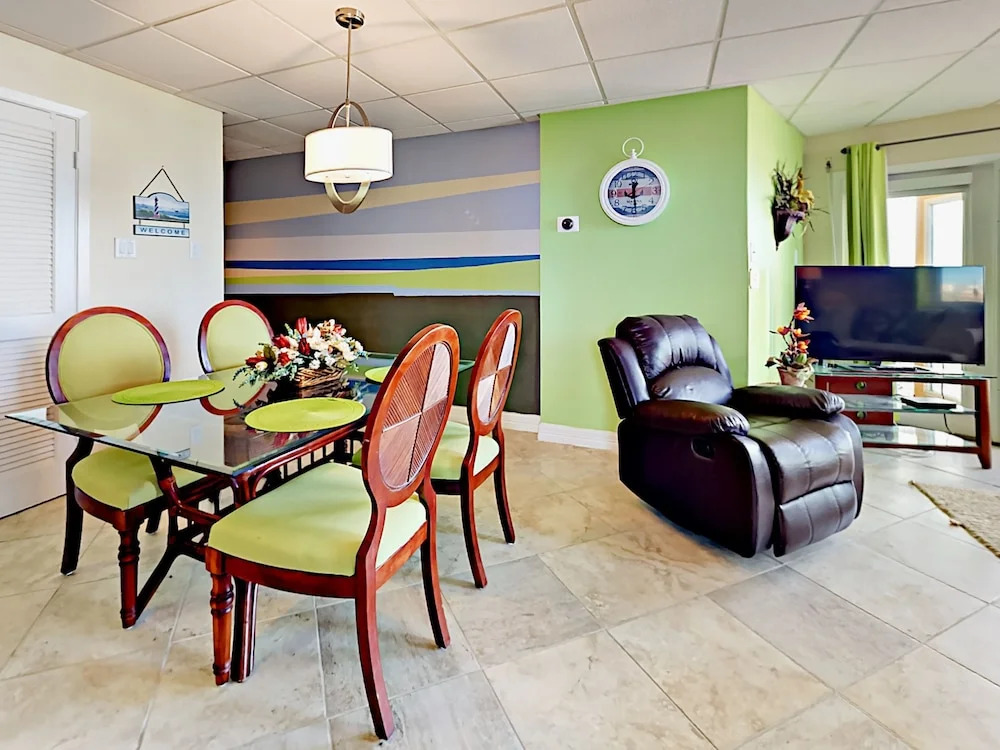 Bayside 2br W/ Pool, Hot Tub & Pier 2 Bedroom Condo