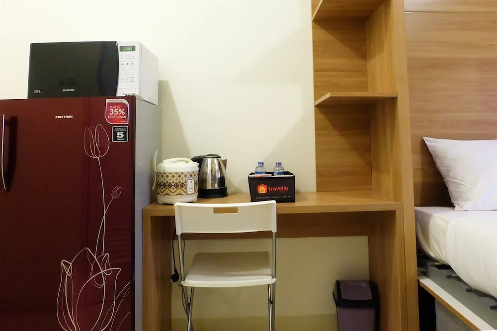 Modern Studio Apartment 28 On Top Of Green Pramuka Mall