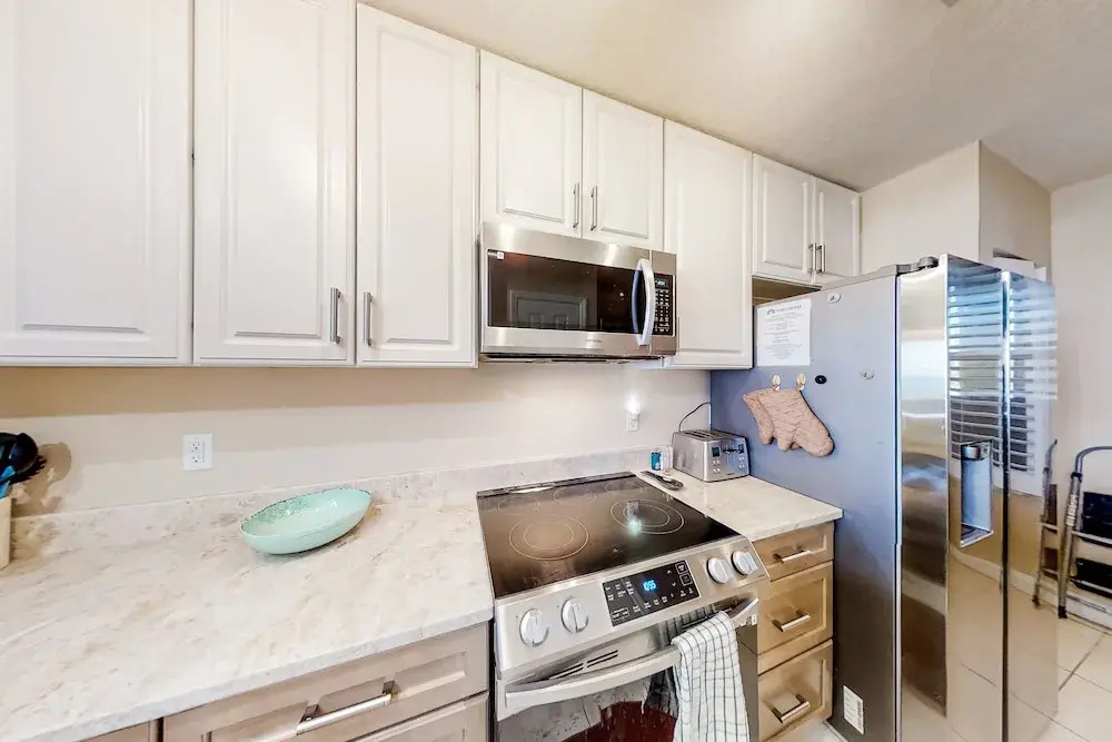 Oceanfront, 2nd-floor Condo With Balcony, Hdtvs, Wifi, AC & Shared Pool