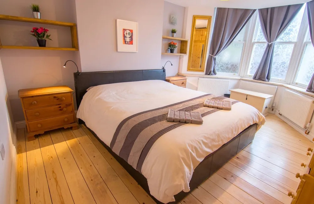 Spacious 2BR Garden Flat for 6 in Bristol