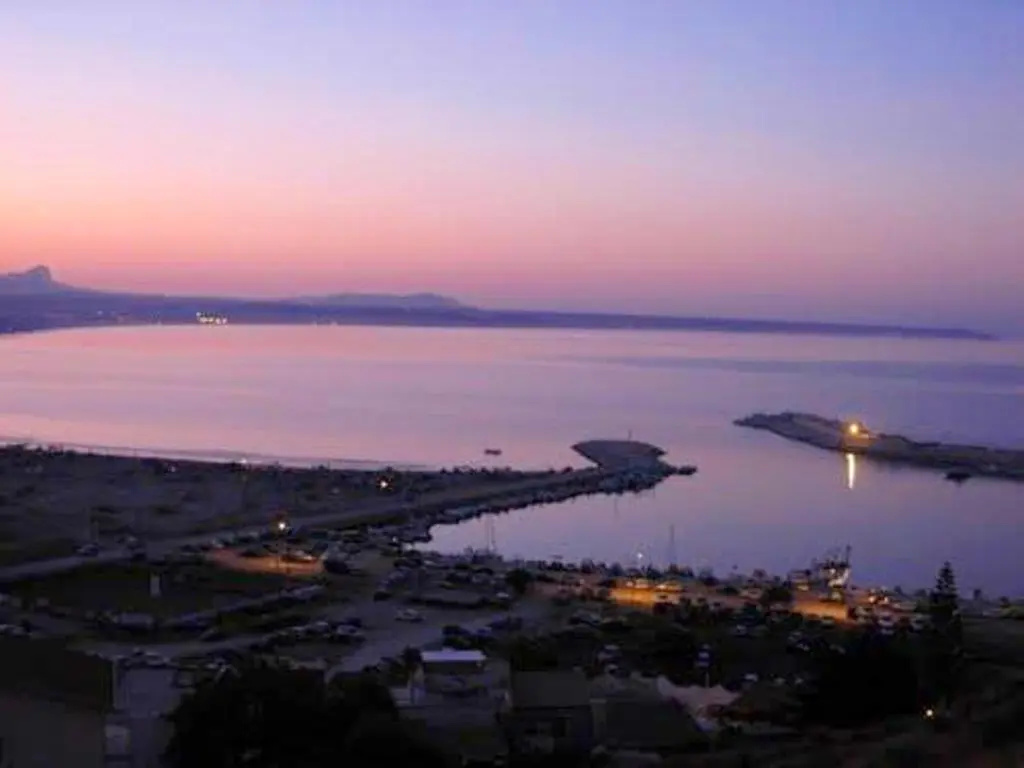 4 bedrooms house with furnished terrace and wifi at Marinella di Selinunte 1 km away from the beach
