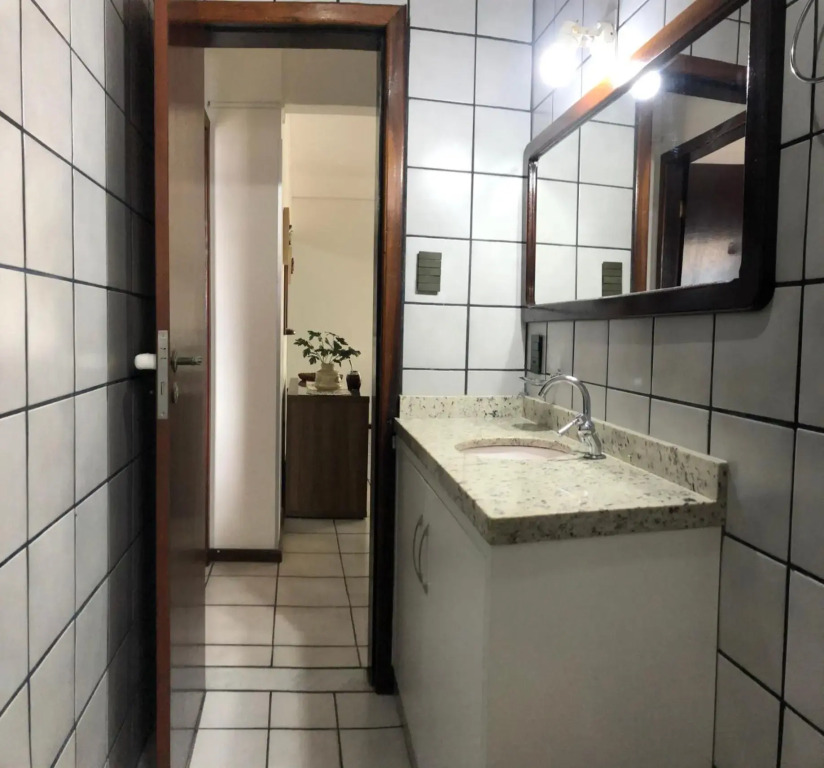 Lindo apartamento super completo em Meia Praia, 100 metros do mar e 10 quadras do centro