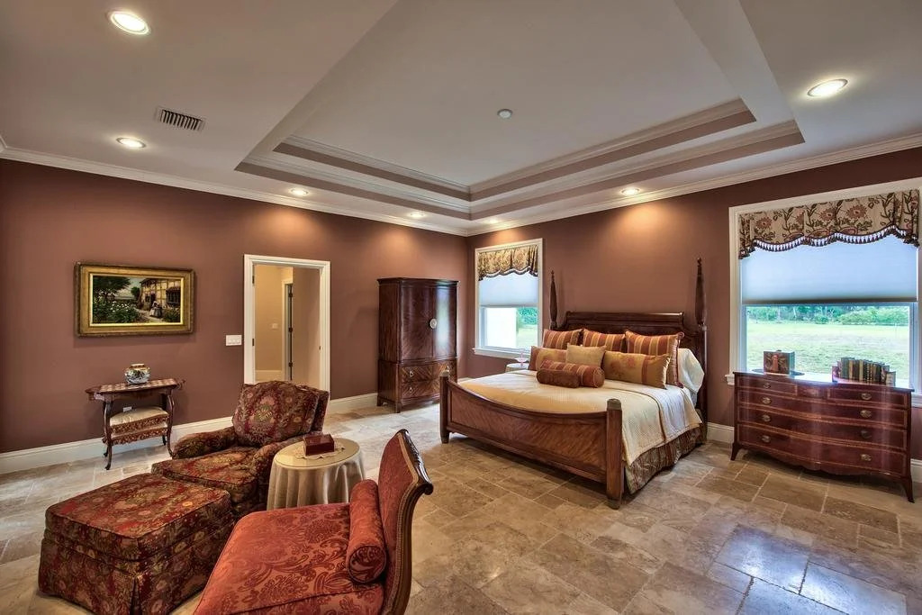 Knickerbocker Estate: Elegant 9-BR Getaway in Naples. Enjoy Private Pool, Outdoor Dining, and Expansive Grounds, Experience Tranquility with Easy Access to Naples' Best