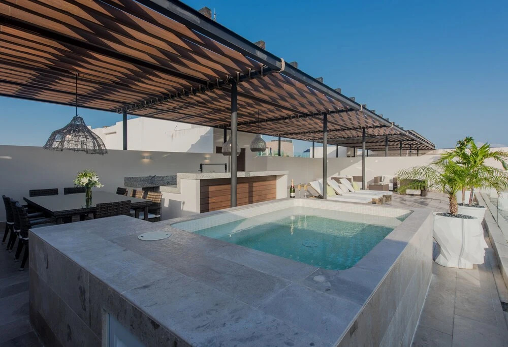 Luxury Penthouse with Hot Tub & Rooftop