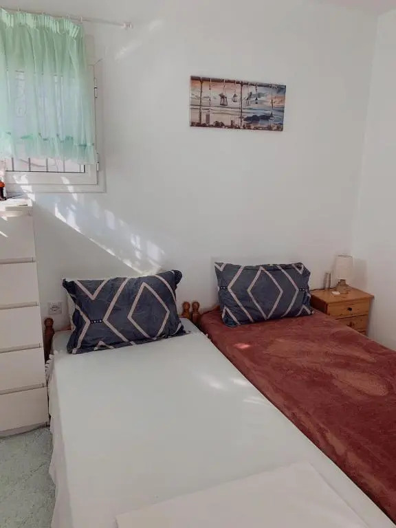 Nice homely 2-bedroom apartment close to the beach