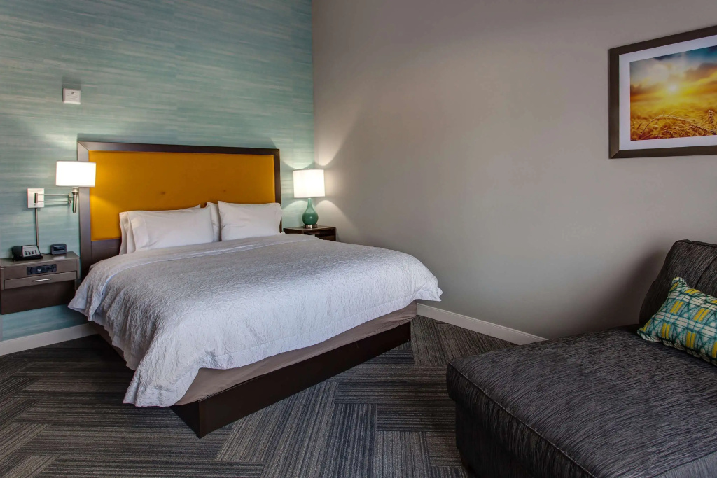Hampton Inn & Suites-Wichita/Airport, KS