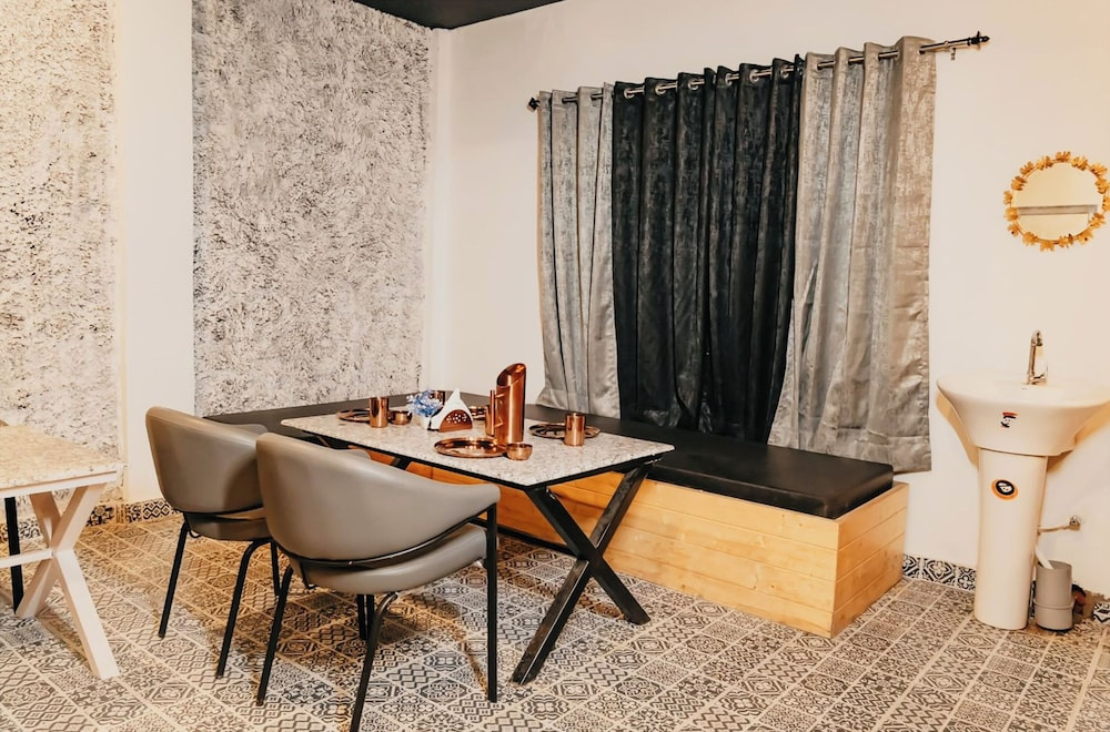 Premium Hotel Blue P-I-N-E Palace