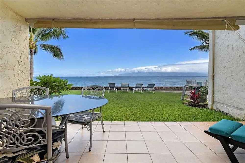 Lokelani #C104 - 1 Br condo by RedAwning