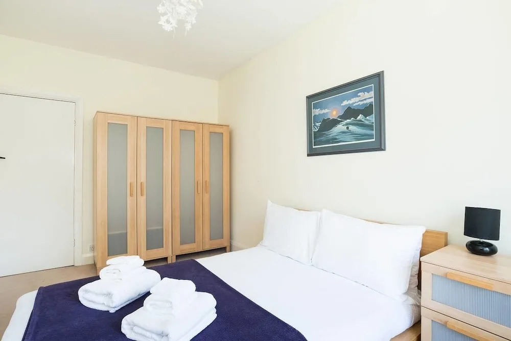 4 Bedroom House in Clapham