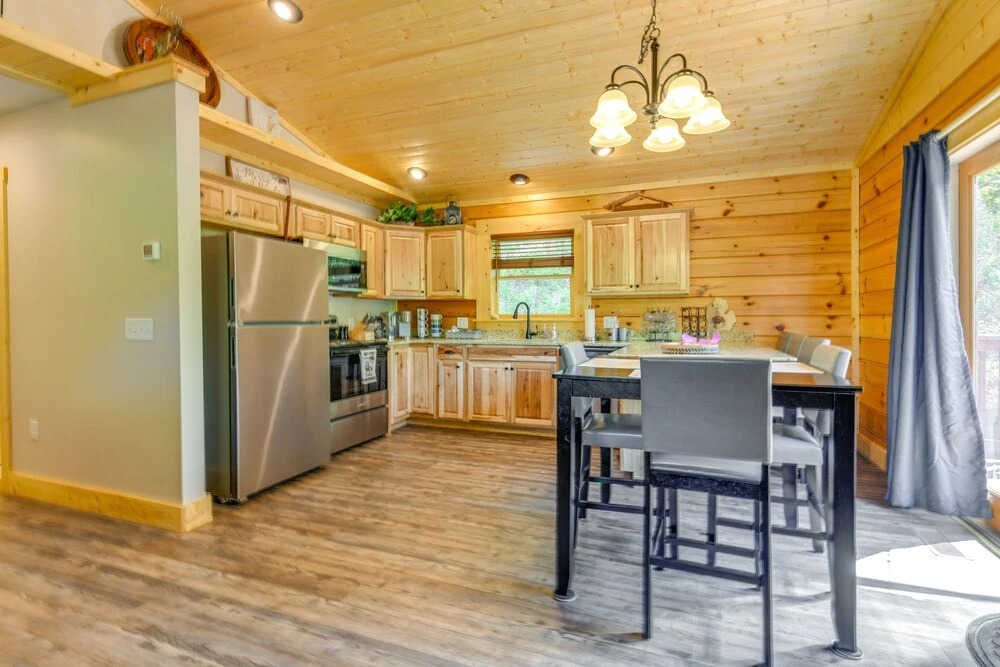 Maggie Valley Cabin 4 Mi to Cataloochee Ski Area!