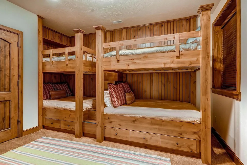 Snowtop Manor by Park City Lodging