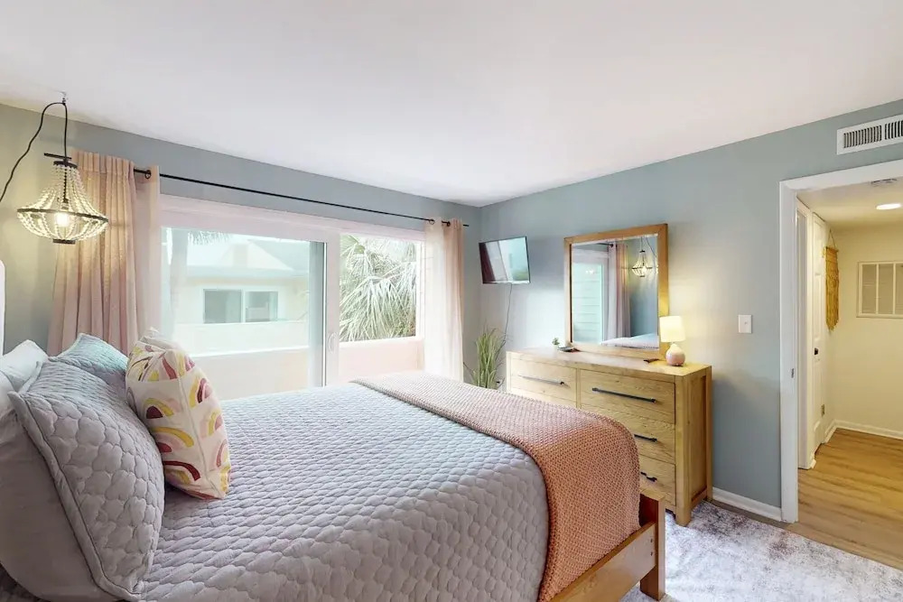 Spacious Condo With 2 Private Balconies, Beach Access and Pool