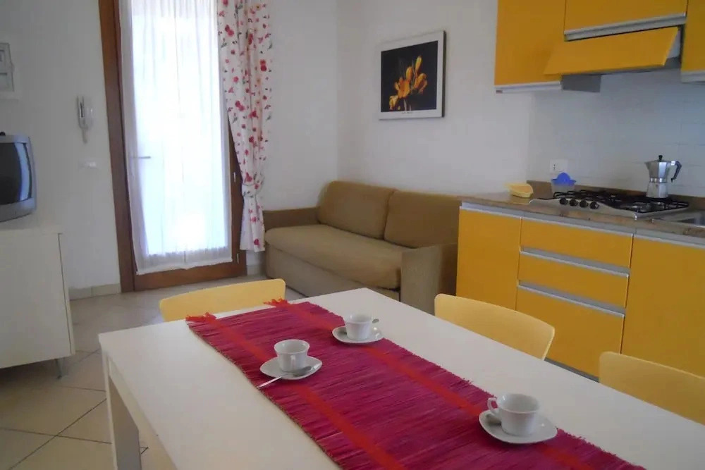Relaxing Garden Flat With Pool Near the Beach