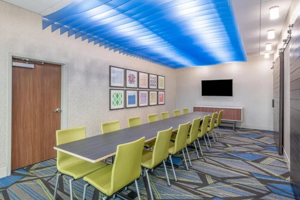 Holiday Inn Express & Suites - Phoenix - Airport North by IHG