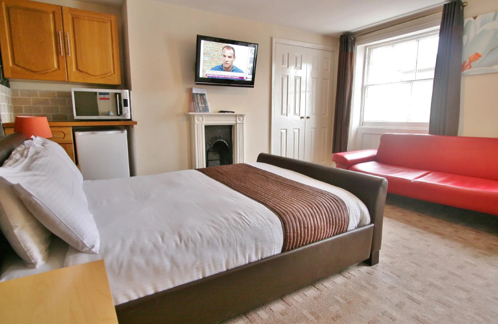 Central Hotel Cheltenham by Roomsbooked