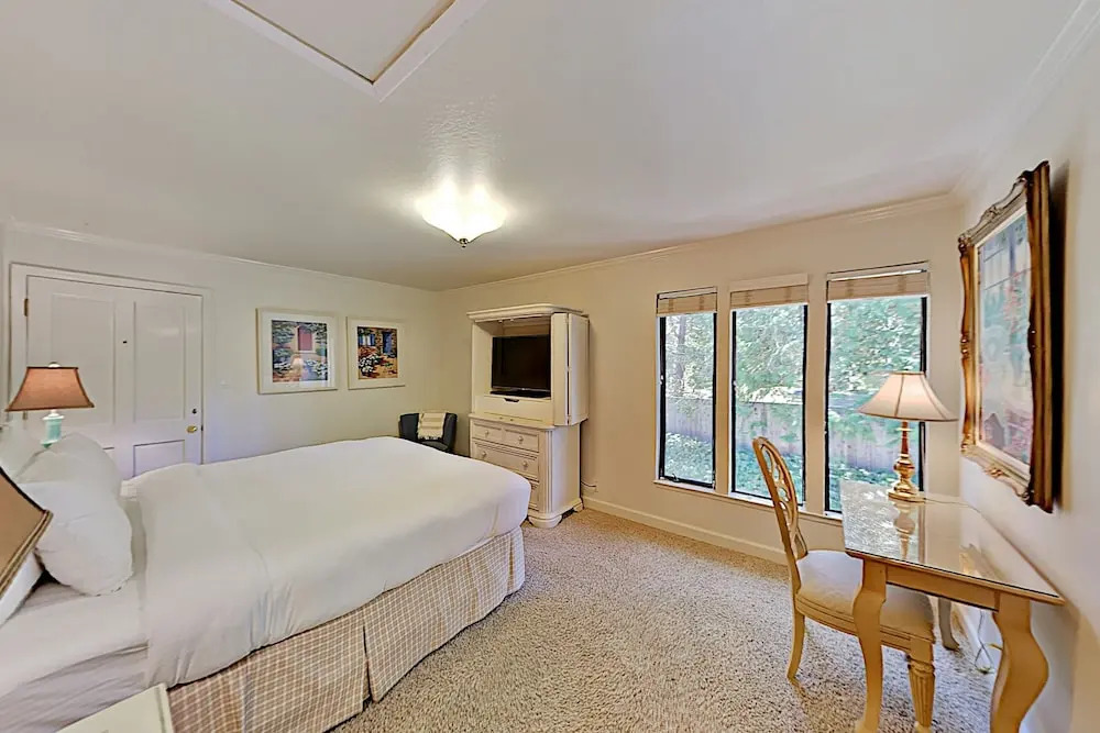 Silv496p 1 Bedroom Condo