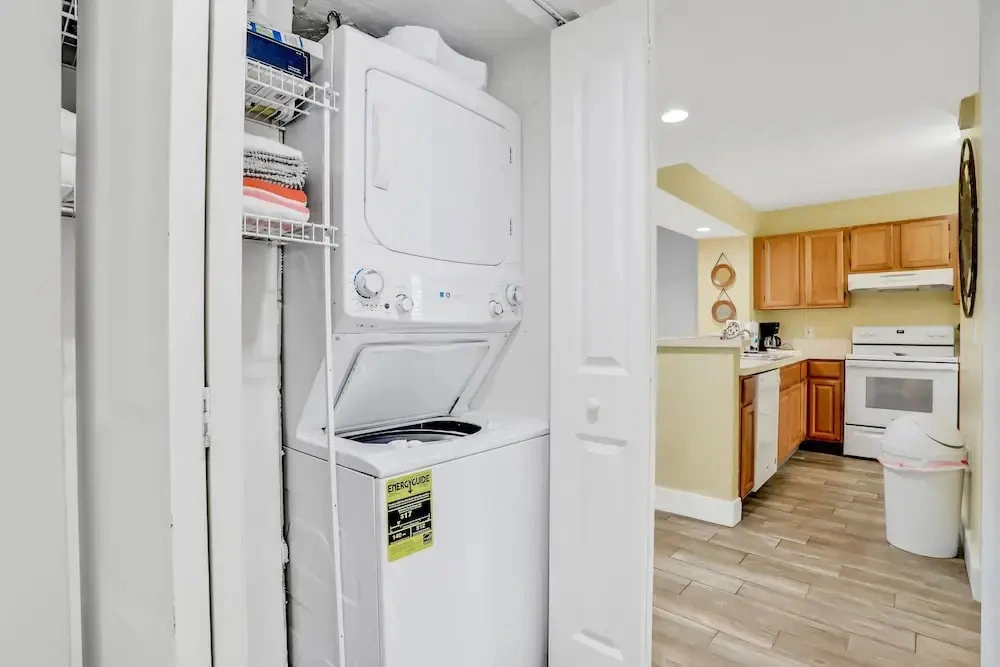 Ground-floor Condo Next to the Tennis Courts With 2 Pools, Sauna, Beach Access