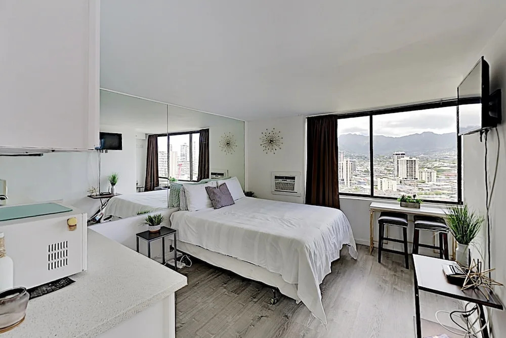 Hawaiian Monarch 2312 Condo by Redawning