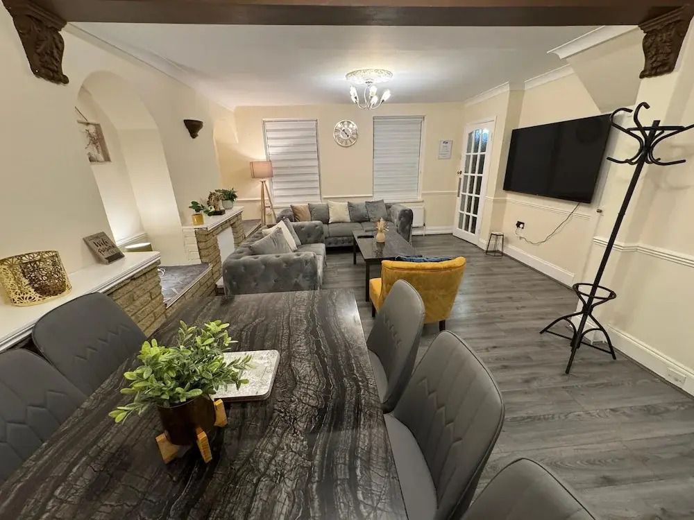 3BR House with Free WiFi All Over UK