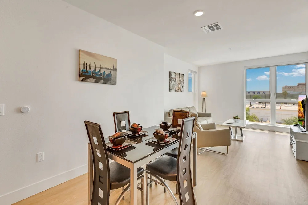Stylish 2BR Near Dodgers Stadium by Oneluxstay