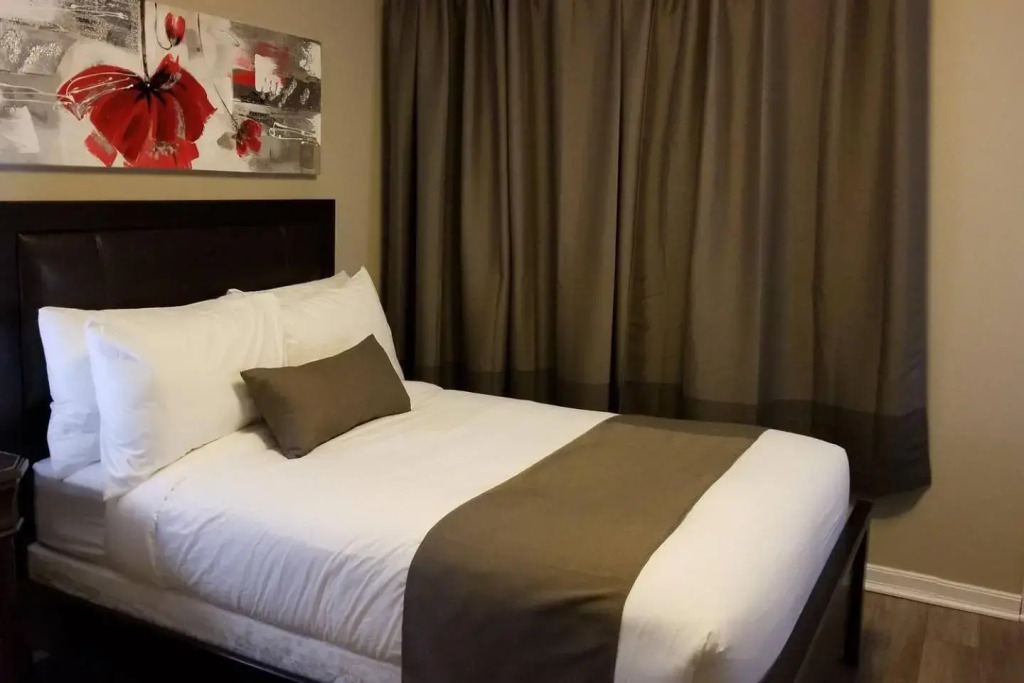 Sweet 2-Bedroom Penthouse Apartment by Amazing Property Rentals